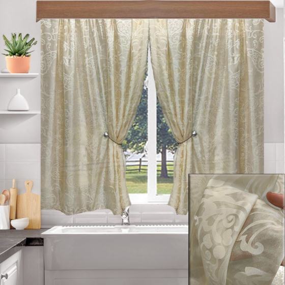 kourtineskontesparathirou0432